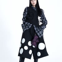 Monochrome dot shorts