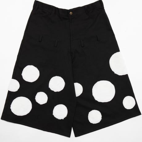 Monochrome dot shorts
