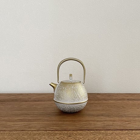 空間鋳造 鉄急須 Egg 小 Champagne（白金色）