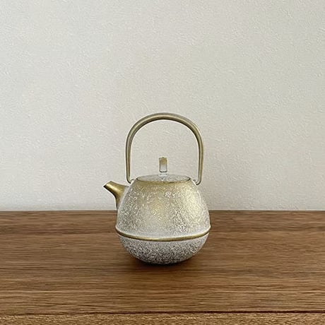空間鋳造 鉄急須 Egg 中 Champagne（白金色）