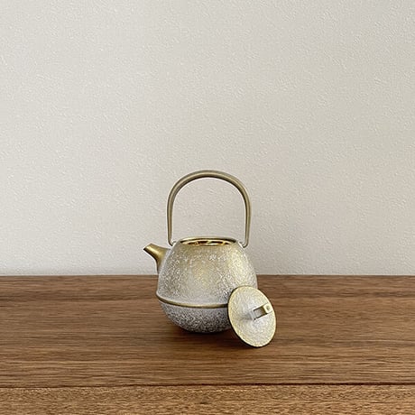 空間鋳造 鉄急須 Egg 小 Champagne（白金色）