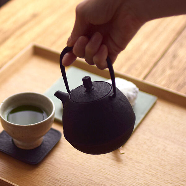 空間鋳造 岩清水久生 鉄急須 Gene 大 　PureBlack　検egg 雑貨のお店セレクト・ペンギン-長く使える「いいもの」を！