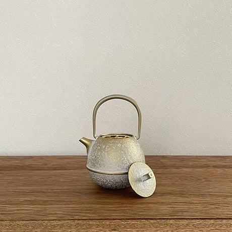 空間鋳造 鉄急須 Egg 中 Champagne（白金色）