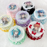 【G.triGerオリジナル 推し活グッズ】ホールケーキ型ロゼット【缶バッジ痛ロゼット】
