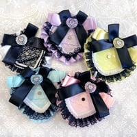【推し活グッズ】クロスチャーム付きハート型フリルロゼット【57mm缶バッジ・ハート型缶バッジ用】