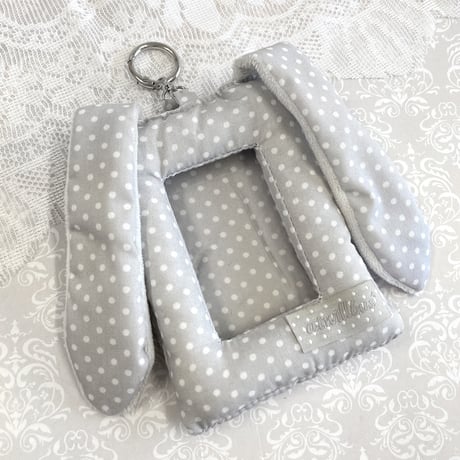 【推し活グッズ】うさ耳付きドット柄ふわふわトレカケース