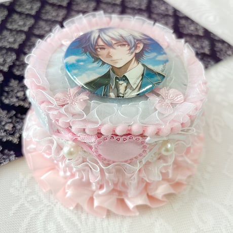 【G.triGerオリジナル 推し活グッズ】ホールケーキ型ロゼット【缶バッジ痛ロゼット】