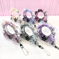 【アクリルフレーム 推し活グッズ】馬車型アクリル缶バッジフレーム【猩猩吃屁】缶バッジ・アクスタ用