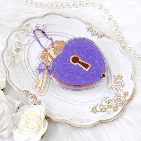 【G.triGerオリジナル 推し活グッズ】ハート型缶バッジ用アクリルフレーム【鍵】缶バッジ・アクスタ用