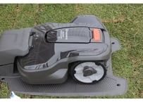 ハスクバーナ　オートモア305　ロボット芝刈機