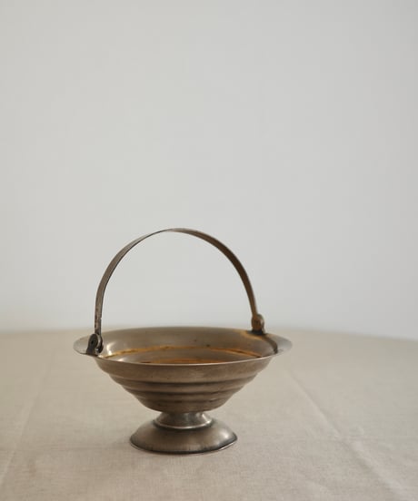 Handled Dish