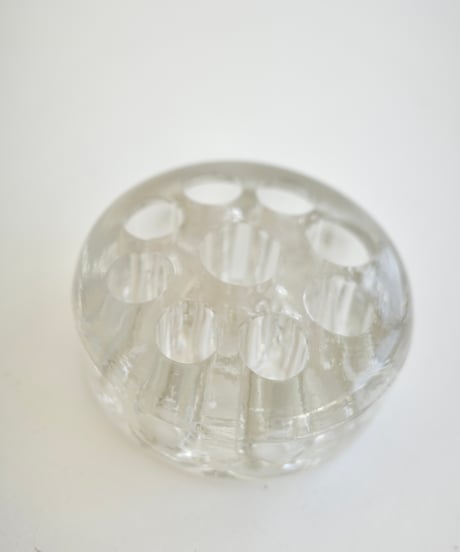 Pinholder (B)