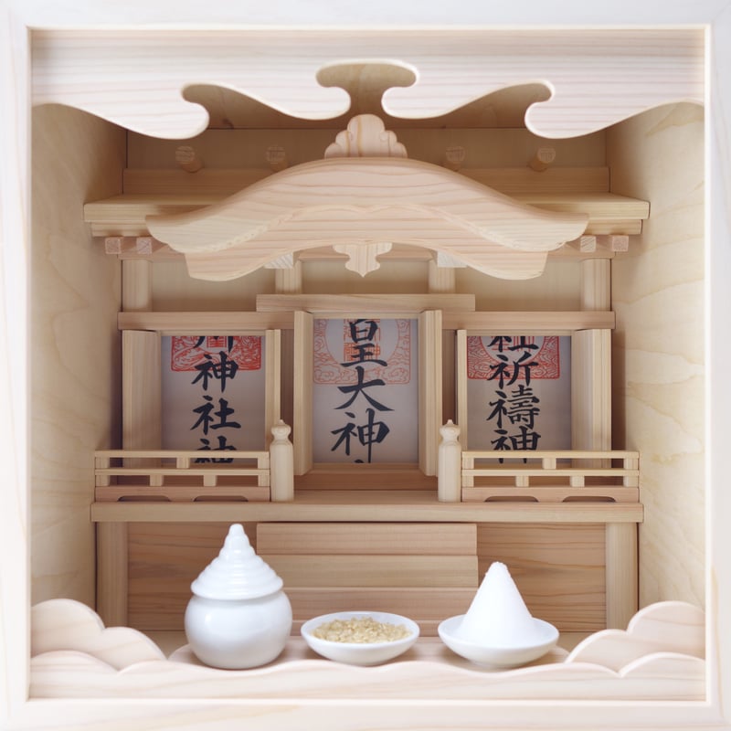 箱宮三社《軒唐破風》神具3点セット 置き専用 神棚 | 神棚の杜 箱宮三社《軒唐破風》神具3点セット 置き専用 神棚 | 神棚の杜
