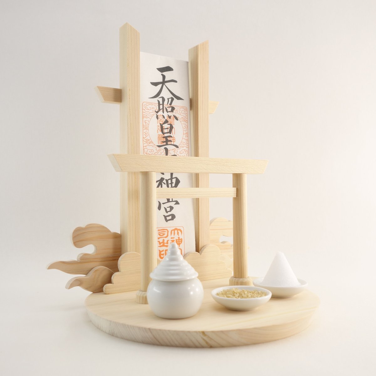 総桧造り 神棚《雲と鳥居》神具3点セット 壁掛け可 | 神棚の杜