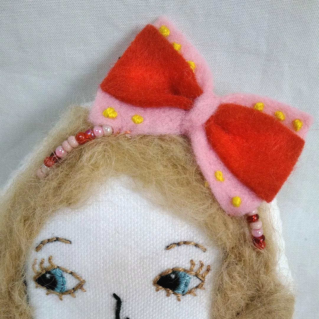 ハンドメイドお人形の顔ブローチ キャシー | Doll DRESSING