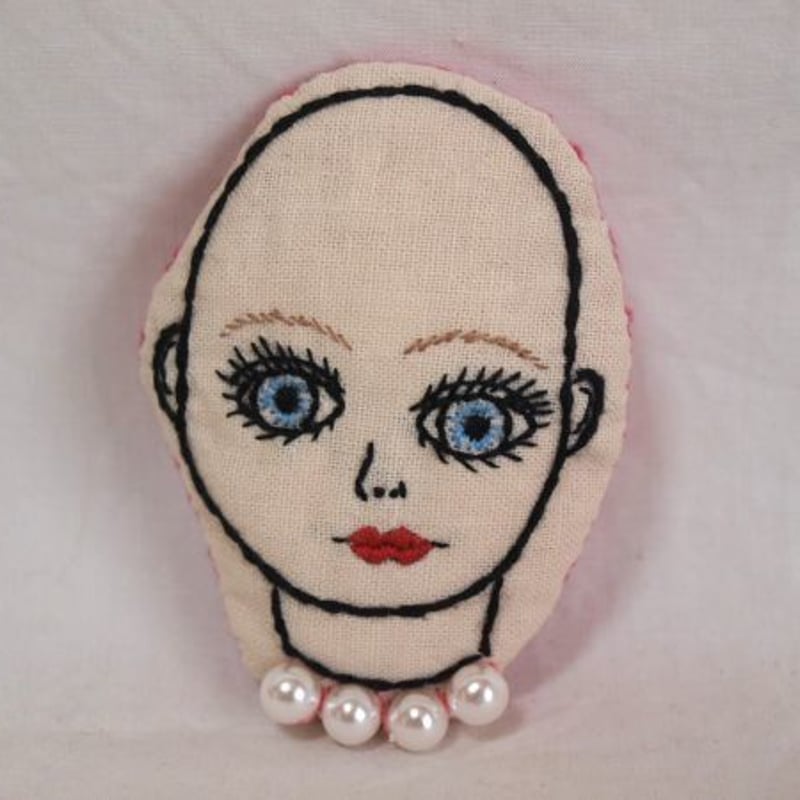 ハンドメイド◇お人形の顔ブローチ ビスクドール ヘッド | Doll DRESSING