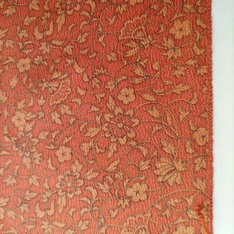 【正絹　洗い済】丹色×肌色の小花模様のちりめん生地　約36.5×50～150ｃｍ　はぎれ　和布　古布