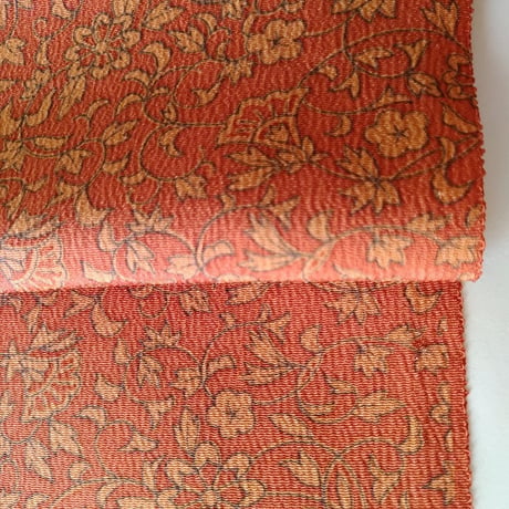 【正絹　洗い済】丹色×肌色の小花模様のちりめん生地　約36.5×50～150ｃｍ　はぎれ　和布　古布