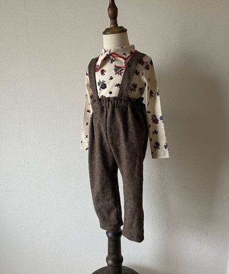 サスペンダー付きパンツ