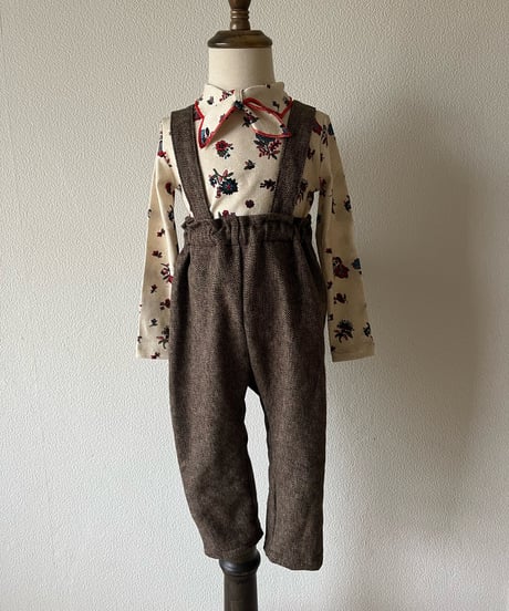 サスペンダー付きパンツ