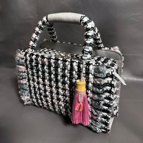 京都カドゥ　ホワイトタッセルショルダーバッグ ITEM | CADEAU-kyoto（カドゥ キョウト）オンラインショップ | 京都発