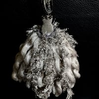 BONタッセルチャームグレー(黒ニッケル金具)