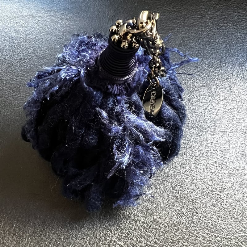 BONタッセルチャーム紺色(黒ニッケルチェーン) | CADEAU-kyoto