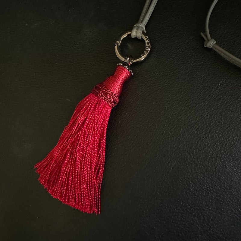 タッセルグラスホルダー赤房✖️グレー革紐 | CADEAU-kyoto（カドゥ