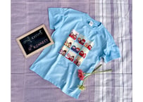 "タ・モー・アウ 〜 同じ空の下で" Tシャツ (ライトブルー) / "Under the same sky" T-shirt (Light Blue)