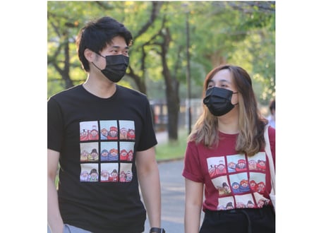 "タ・モー・アウ 〜 同じ空の下で" Tシャツ (バーガンディ) / "Under the same sky" T-shirt (Dark Red)