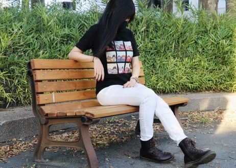 "タ・モー・アウ 〜 同じ空の下で" Tシャツ (黒) / "Under the same sky" T-shirt (Black)