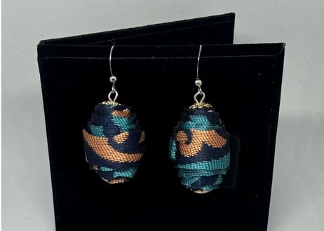 Handmade necklaces and earrings/ ミャンマー布の手作りアクセサリー