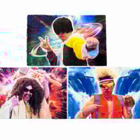 雨穴に覗かれるアクリルスタンド（夕） | オモコロストア