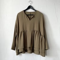 key neck peplum blouse / olive, black
