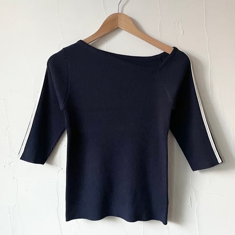 line sleeve asymmetry neck knit / navy