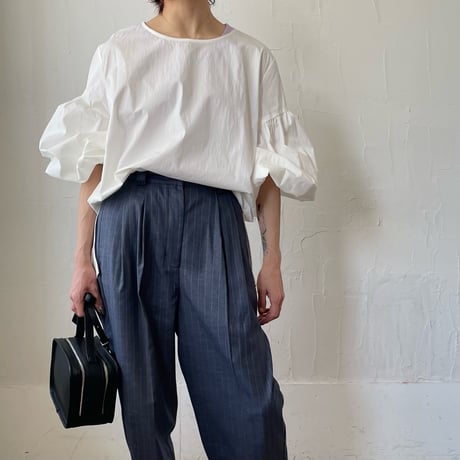 volume sleeve shirt / white