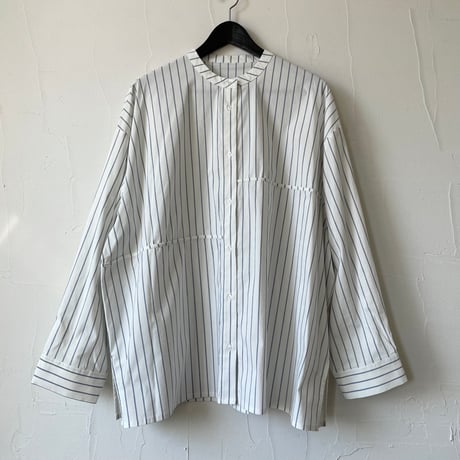stripe stretch shirt / white × navy stripe
