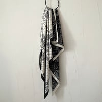 paisley scarf / white, black