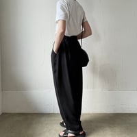 loose tuck pants / black