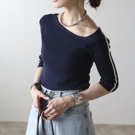line sleeve asymmetry neck knit / navy