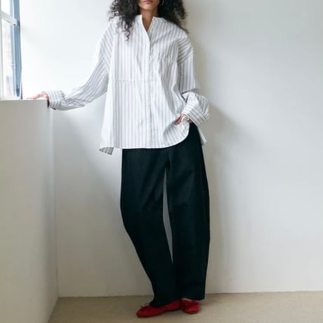 stripe stretch shirt / white × navy stripe