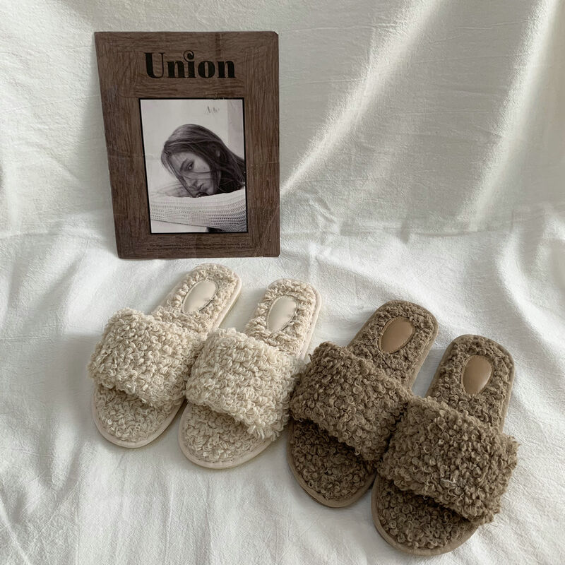 suicok × Alanui フリンジボアスリッパ