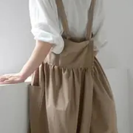 ワンピースのようなふんわりエプロン