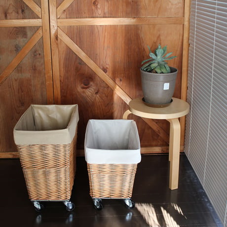 WILLOW LAUNDRY BASKET with CASTER 28L