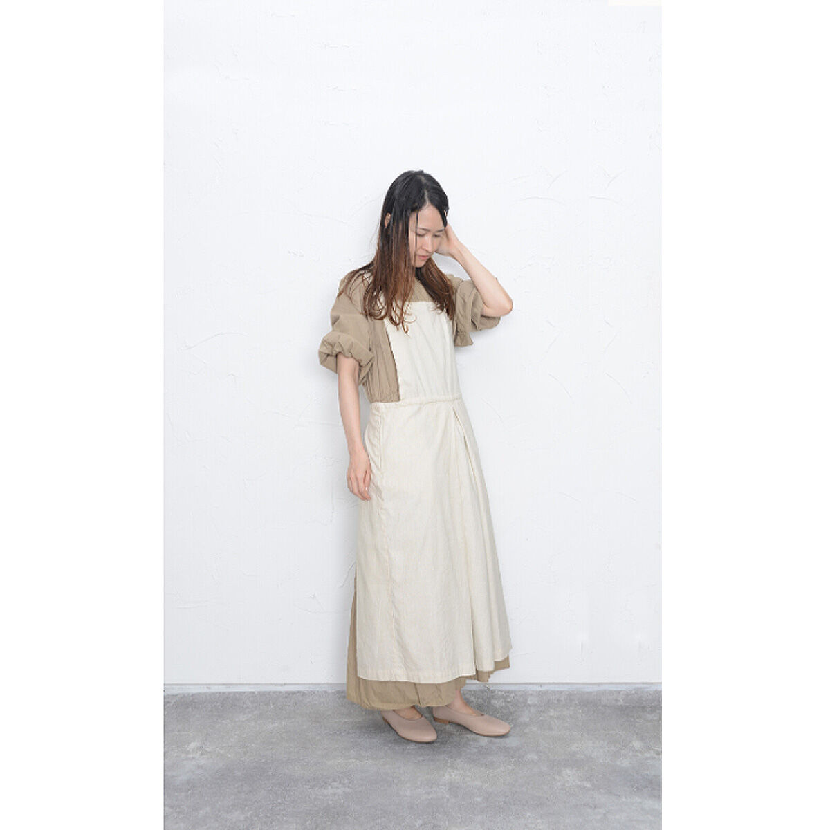 綿麻タックエプロン アイボリー | SALT(ソルト)公式インテリア