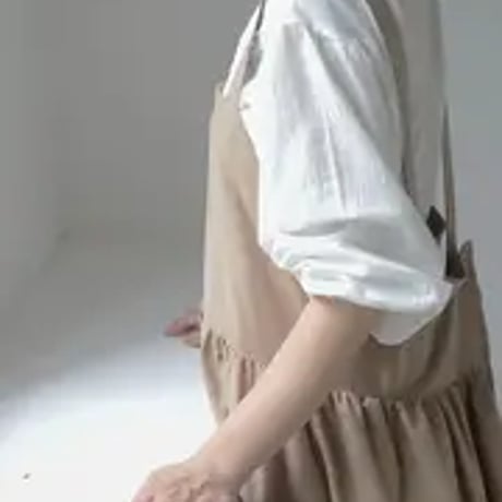 ワンピースのようなふんわりエプロン