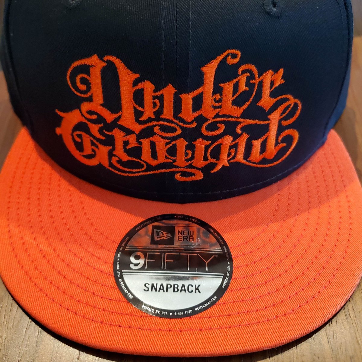 SEE SEE × NEW ERA 950 ブラック×オレンジ URBS × Barbourとの特別感溢れる「Transport」と、SEE SEE × NEW