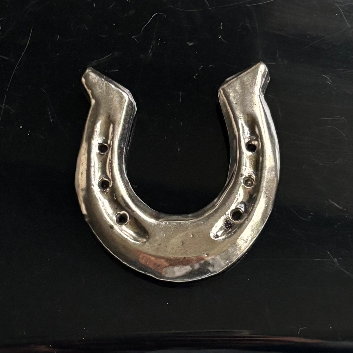 馬の蹄鉄（ていてつ）置物〜銀彩〜 | 萩焼 窯元 緑栄窯 Ryokuei