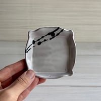 【四方豆皿】白釉筆滴
