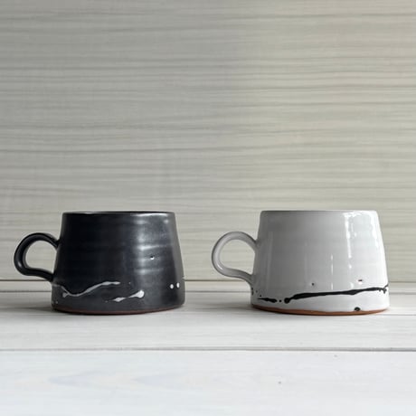 コーヒーカップ（白釉筆的）台形